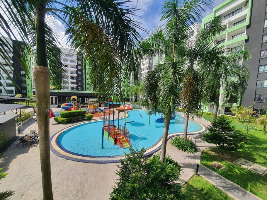 Manhattan Condo Ipoh With Water Park And Pool View Екстер'єр фото