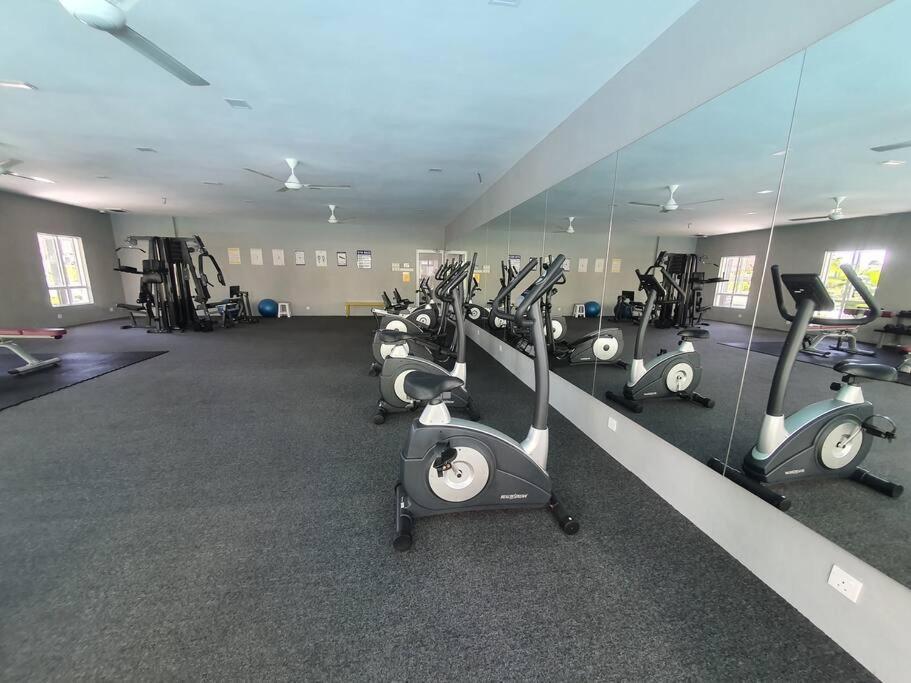 Manhattan Condo Ipoh With Water Park And Pool View Екстер'єр фото