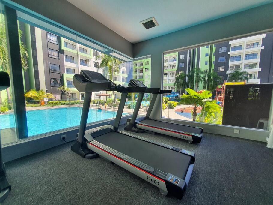 Manhattan Condo Ipoh With Water Park And Pool View Екстер'єр фото